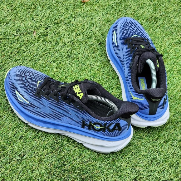 HOKA CLIFTON 9 - Womens Athletic Shoes - SIZE 8.5B - ((  Please See All Pictures - Picture 5 of 10